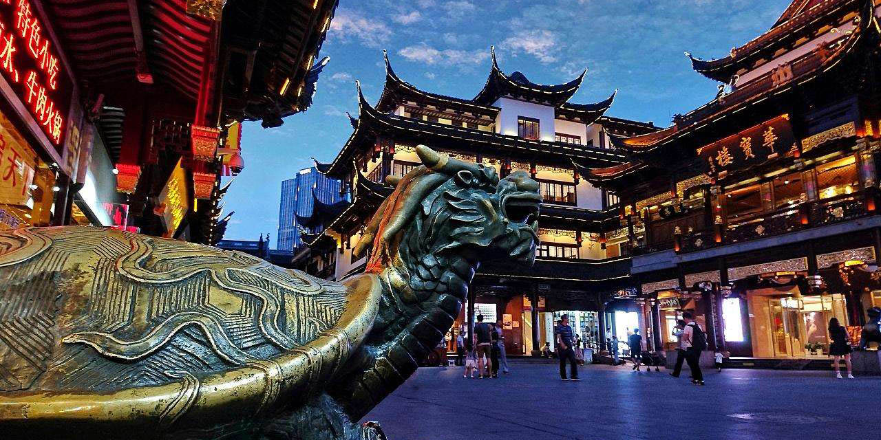 Yu Garden & City God Temple Bazaar – A Taste of Tradition