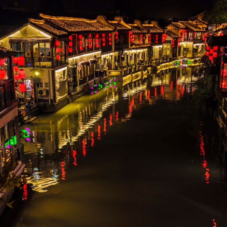 朱家角水郷への日帰り旅行：上海で最も保存状態の良い水郷の一つ、朱家角水郷への半日旅行で、都会の喧騒から逃れよう